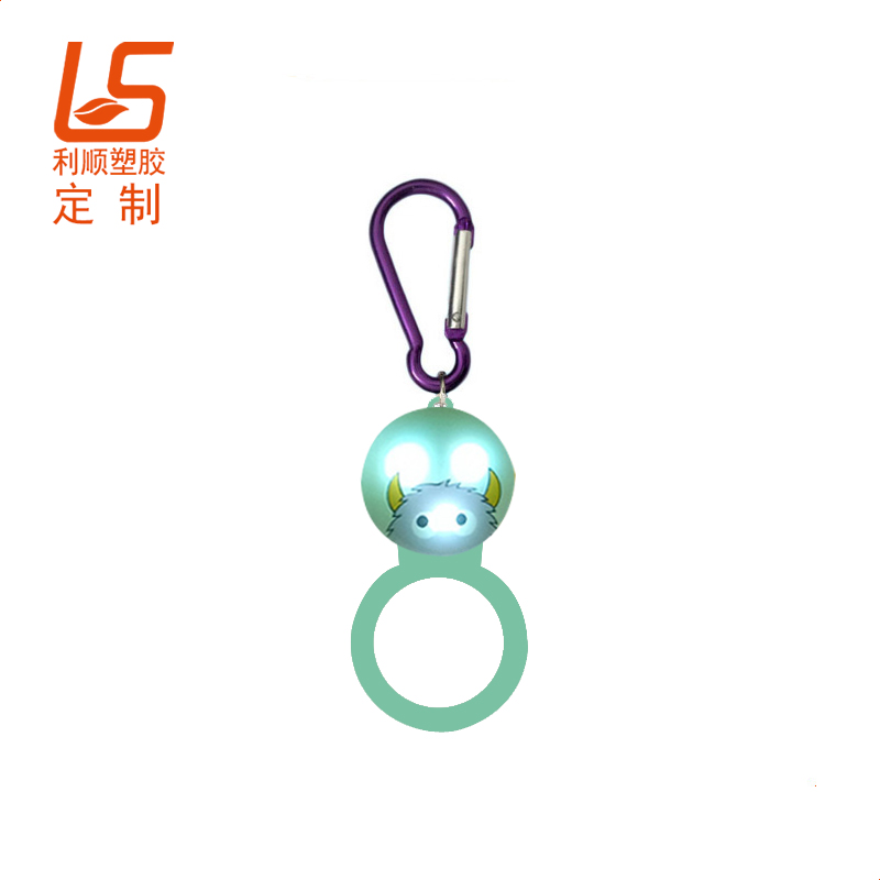 定制PVC軟膠發(fā)光水瓶扣 LED燈閃爍登山扣